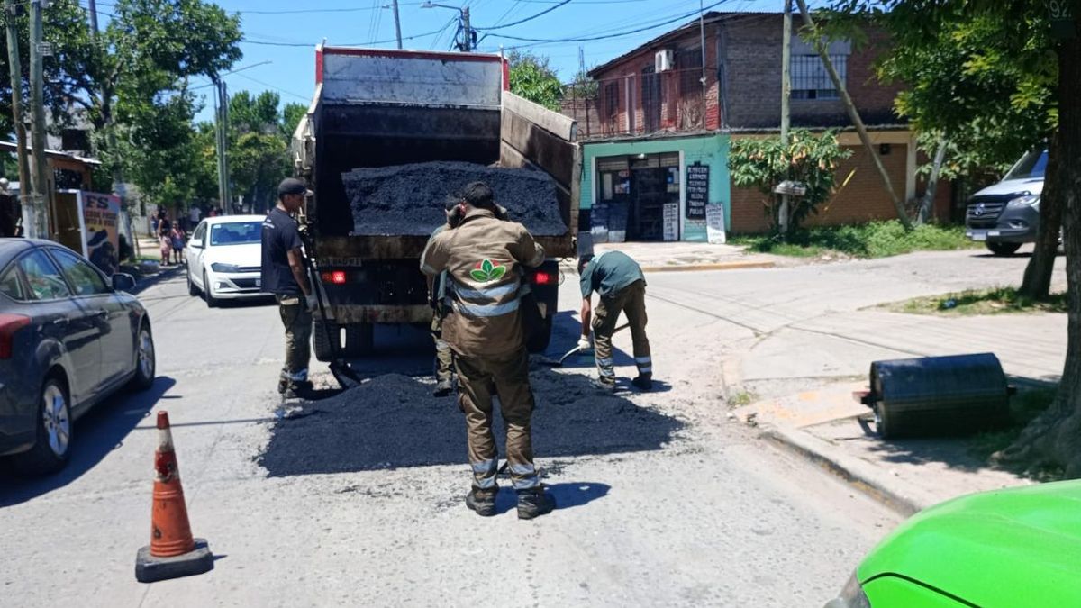 En Esteban Echeverría continúan los trabajos de bacheo en 9 de Abril