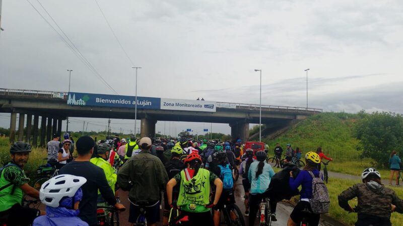 Miles de vecinos de Lomas peregrinaron en bicicleta a Luján